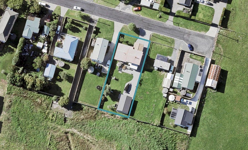 6 Karaka Road, Beachlands, Auckland - Carousel 1
