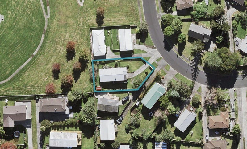 20 Elizabeth Drive, West Harbour, Auckland - Carousel 1