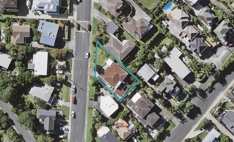 7 Seaview Road, Castor Bay, Auckland - Carousel 1