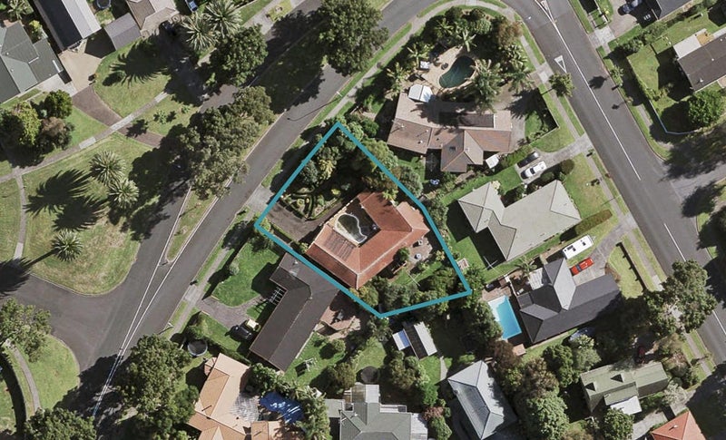 56 Walter Strevens Drive, Conifer Grove, Takanini - Carousel 1