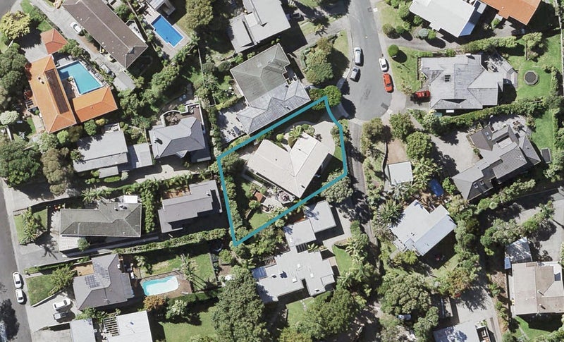 5 Cloverly Crescent, Campbells Bay, Auckland - Carousel 1