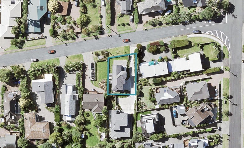 2 Sandown Road, Rothesay Bay, Auckland - Carousel 1