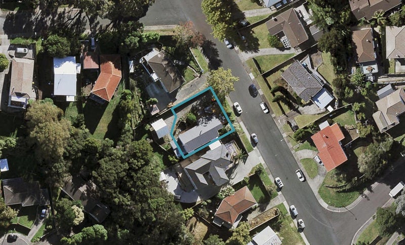 17 Cheval Drive, Totara Vale, Auckland - Carousel 1