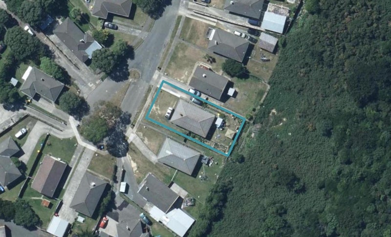 23 Surprise Place, Cannons Creek, Porirua - Carousel 1