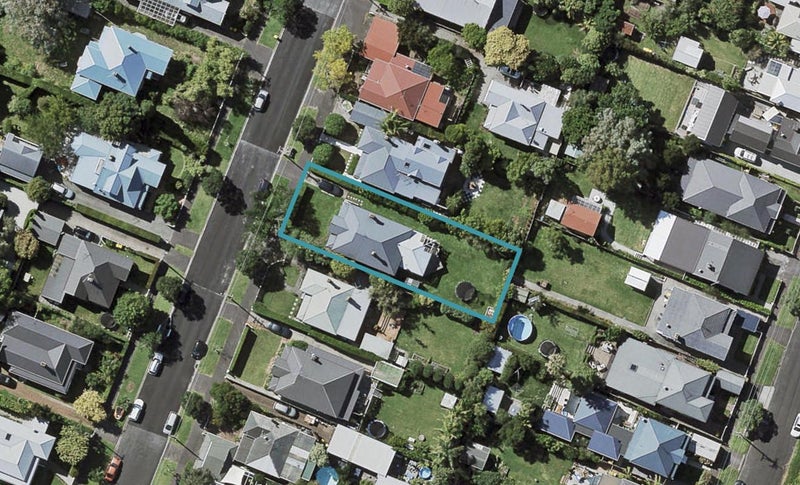 18 Summer Street, Stanley Point, Auckland - Carousel 1