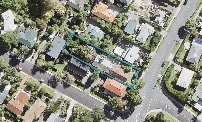 2/12 Deep Creek Road, Torbay, Auckland - Carousel 1
