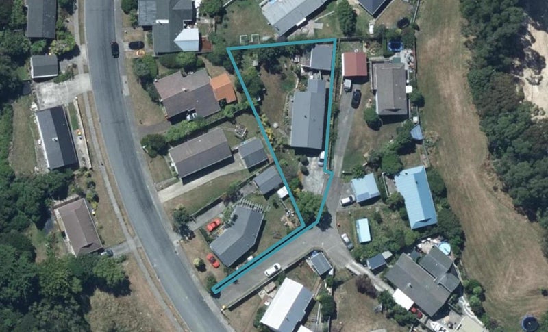 27 Cleat Street, Whitby, Porirua - Carousel 1