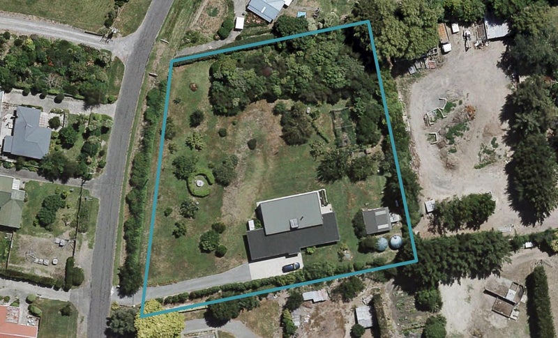 20 The Loop, Meeanee, Napier - Carousel 1