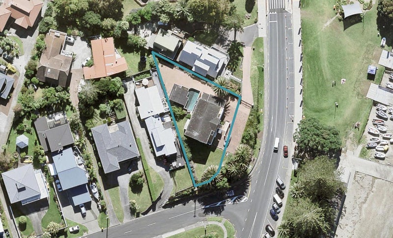 944 Beach Road, Waiake, Auckland - Carousel 1