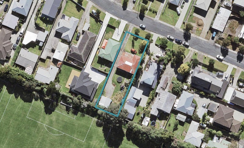 6 Albert Road, Kelston, Auckland - Carousel 1
