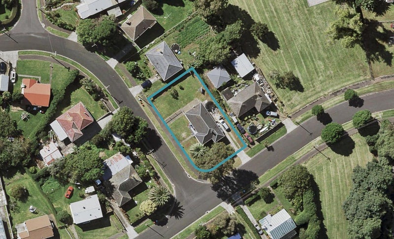 30 Taratoa Street, Point England, Auckland - Carousel 1
