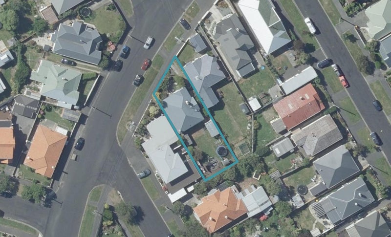 71 Hargest Crescent, Saint Clair, Dunedin - Carousel 1