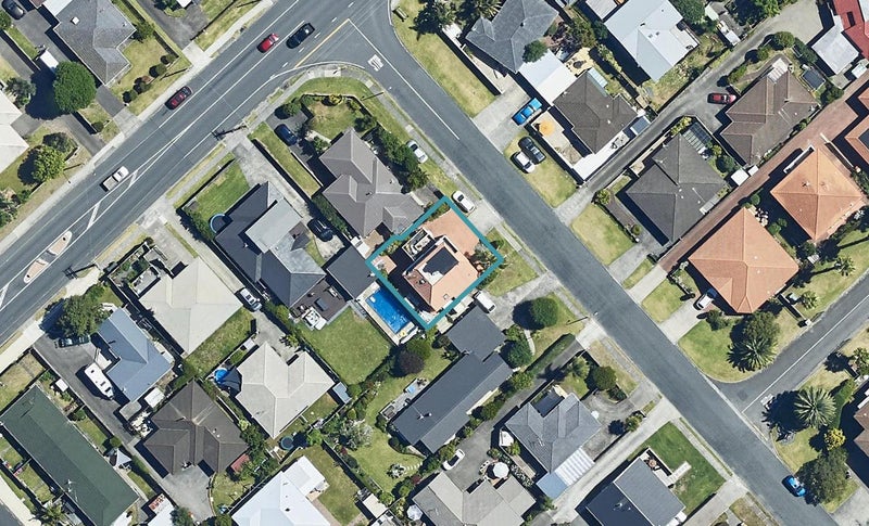 2 Fairway Avenue, Mount Maunganui, Mount Maunganui - Carousel 1