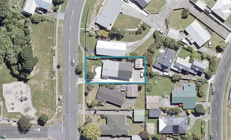 1/172 Dowse Drive, Maungaraki, Lower Hutt - Carousel 1
