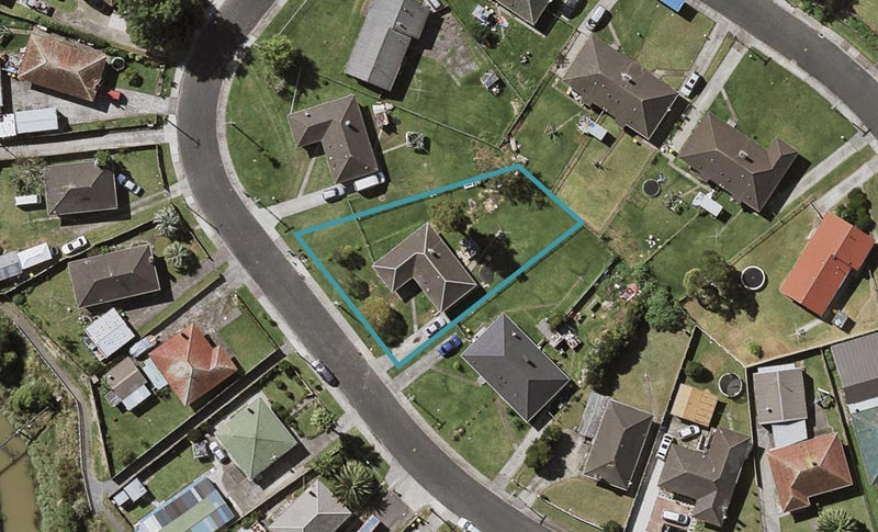 16 Velvet Crescent, Otara, Auckland - Carousel 1