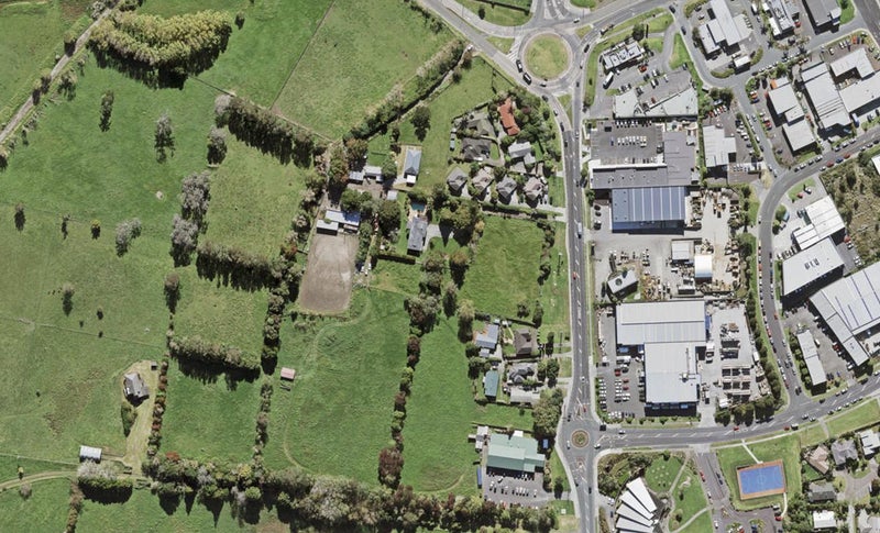 10 Rahopuru Road, WESTGATE, AUCKLAND - Carousel 1