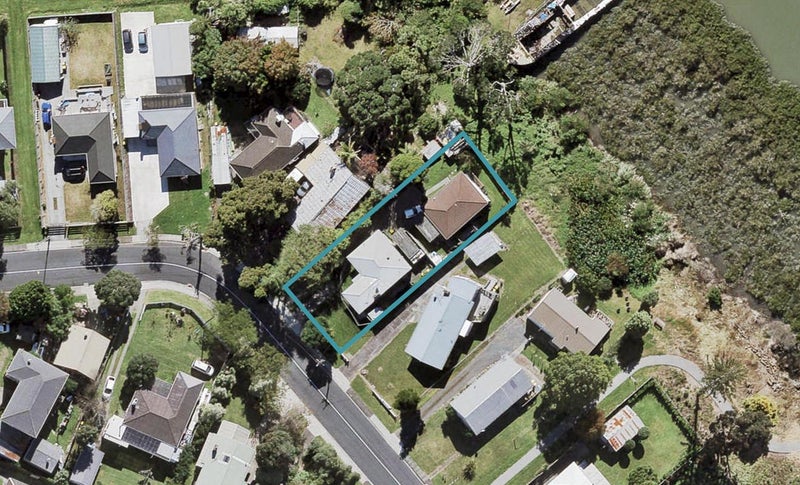 76 Cobham Crescent, Kelston, Auckland - Carousel 1
