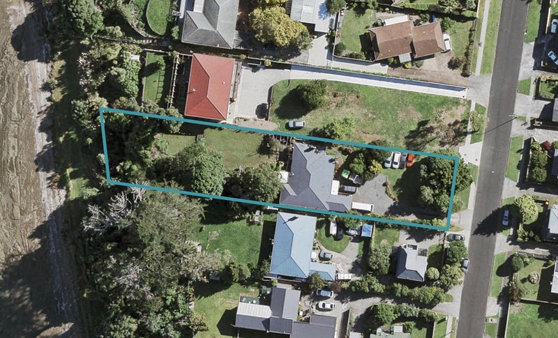 12 Domain Road, Weymouth, Auckland - Carousel 1