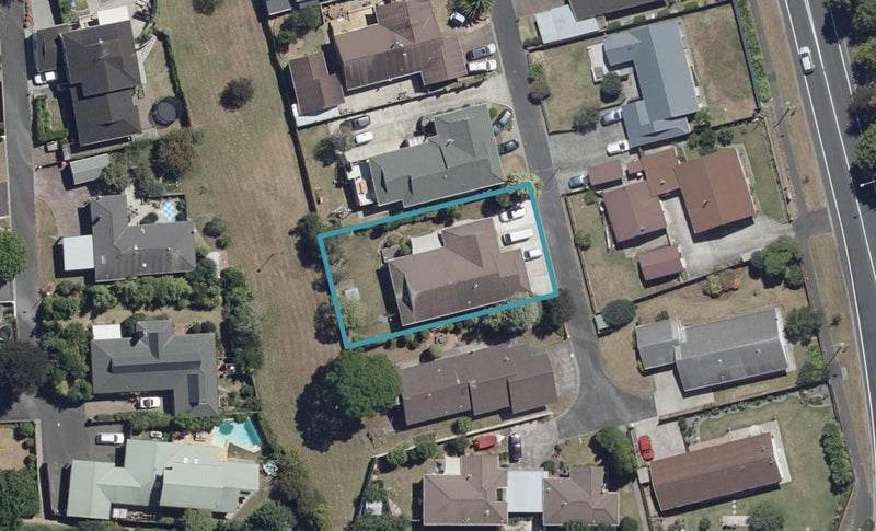 9 Brookview Court, Queenwood, Hamilton - Carousel 1