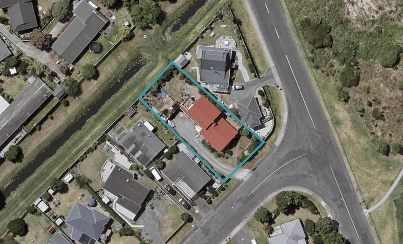 15 Hadfield Place, Paraparaumu Beach, Paraparaumu - Carousel 1