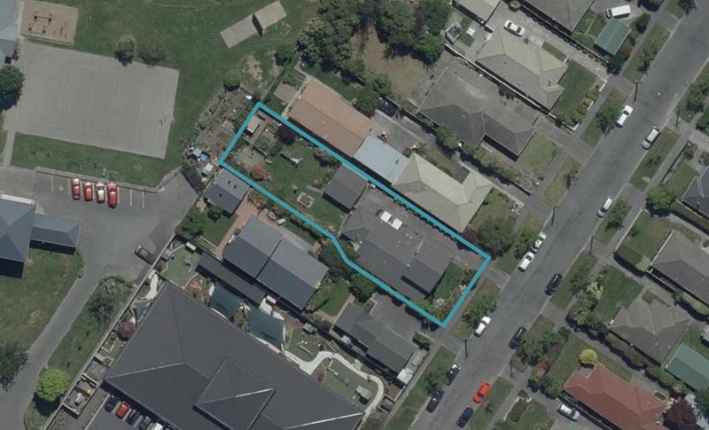 9 Manor Place, Bryndwr, Christchurch - Carousel 1