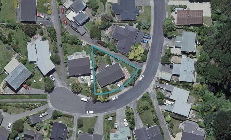 20 Caesars Place, Churton Park, Wellington - Carousel 1