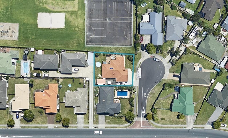 3 Suffolk Close, Papamoa Beach, Papamoa - Carousel 1