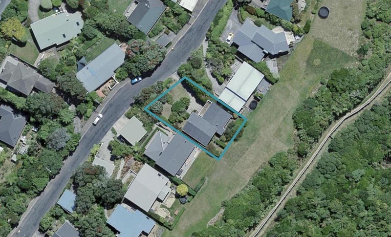 31 Versailles Street, Karori, Wellington - Carousel 1