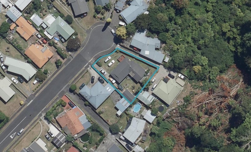 12 Sacha Place, Glenview, Hamilton - Carousel 1
