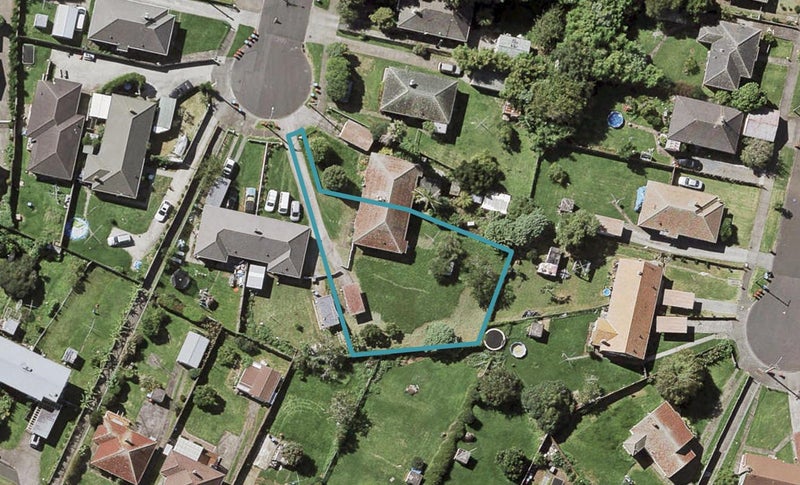 40 Ropata Avenue, Point England, Auckland - Carousel 1