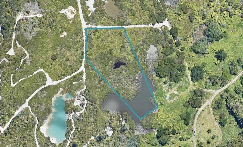 21 Hinganoa Drive, WHAKAREWAREWA, ROTORUA - Carousel 1