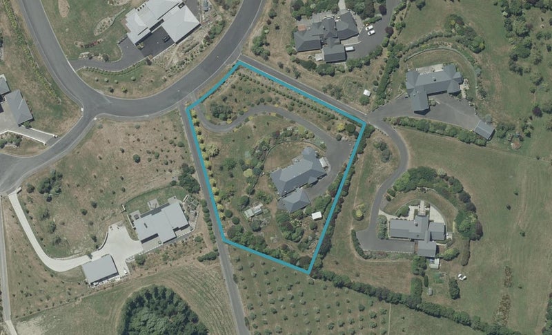 9 Fairmile Drive, Kinmont Park, Mosgiel - Carousel 1