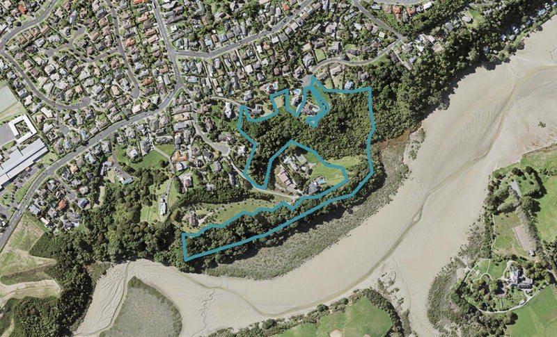 20 Chisbury Terrace, Shelly Park, Auckland - Carousel 1