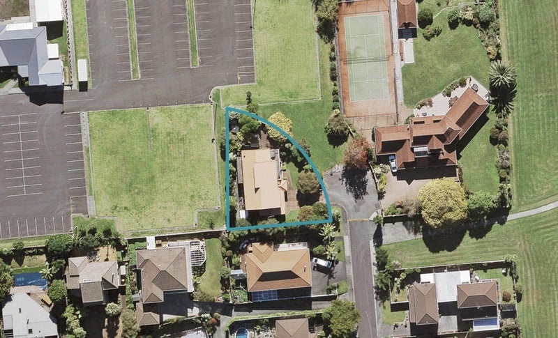 14 Milwaukee Place, Glendene, Auckland - Carousel 1