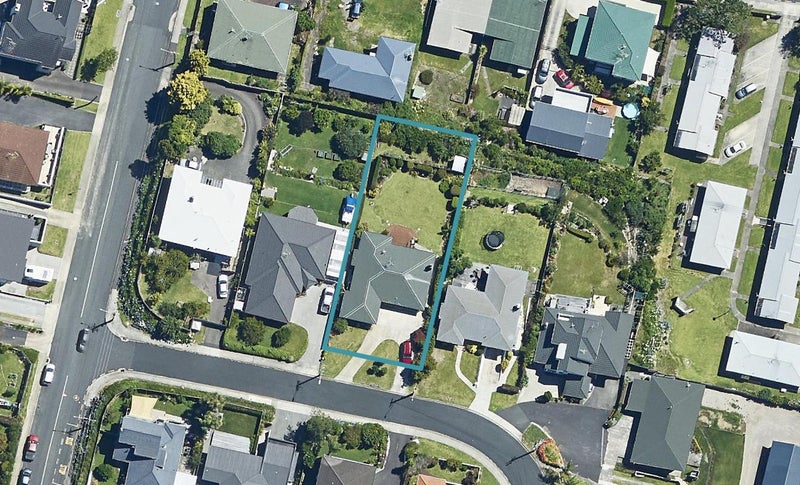 6 Pine Avenue, Otumoetai, Tauranga - Carousel 1