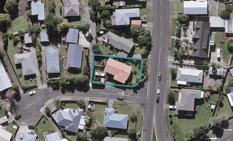 2 Kendal Place, Merrilands, New Plymouth - Carousel 1