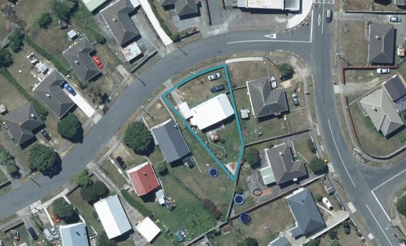 12 Fawn Street, Cannons Creek, Porirua - Carousel 1