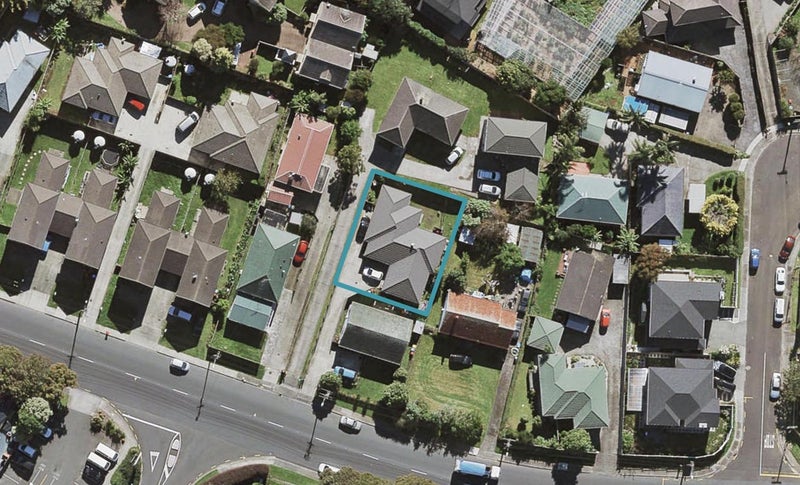 25A Carr Road, Three Kings, Auckland - Carousel 1