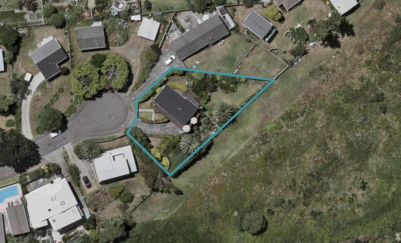 15 Freyberg Crescent, Waikanae Beach, Waikanae - Carousel 1