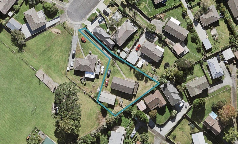 32 Doone Place, Massey, Auckland - Carousel 1