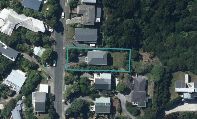 16 The Track, Plimmerton, Porirua - Carousel 1