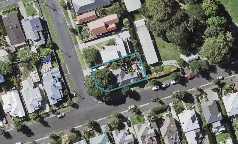 2 Empire Road, Devonport, Auckland - Carousel 1