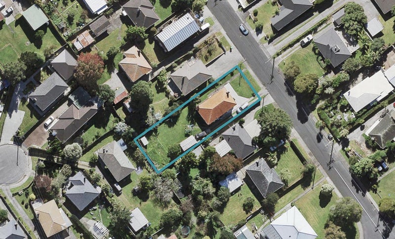 11 Ayrton Street, Te Atatu South, Auckland - Carousel 1