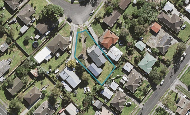 32 Mayflower Close, Mangere East, Auckland - Carousel 1