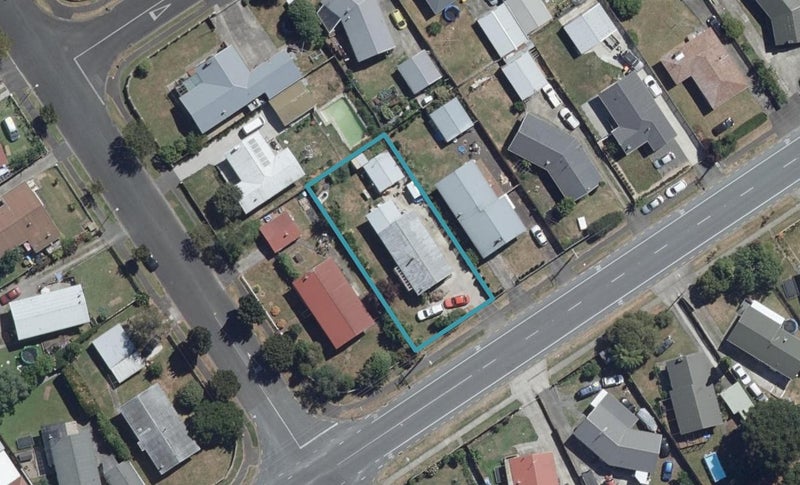 114 Collins Road, Melville, Hamilton - Carousel 1