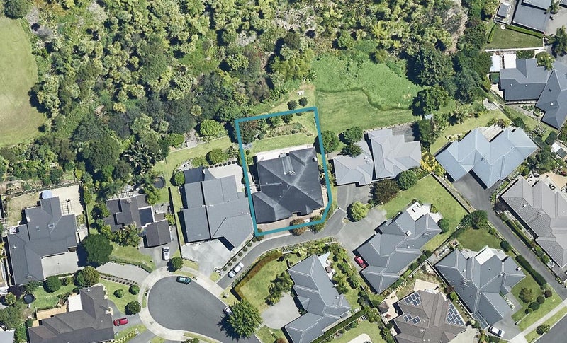 16 Saint Clements Grove, Bethlehem, Tauranga - Carousel 1