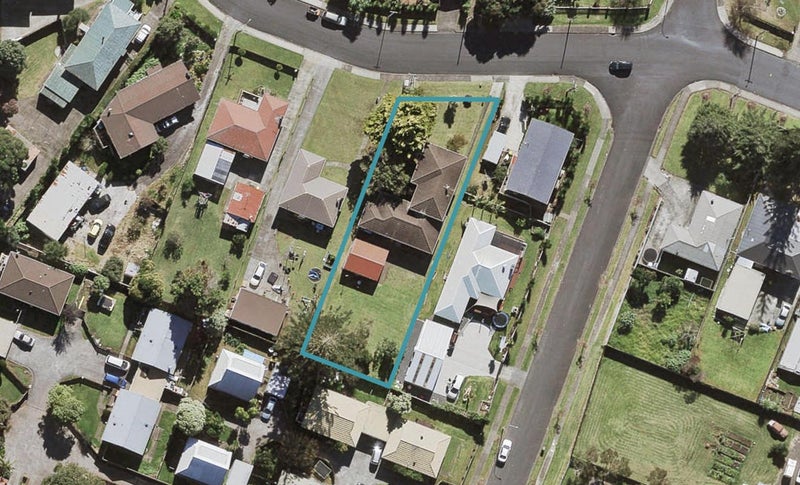 12 Tarata Crescent, Mangere Bridge, Auckland - Carousel 1
