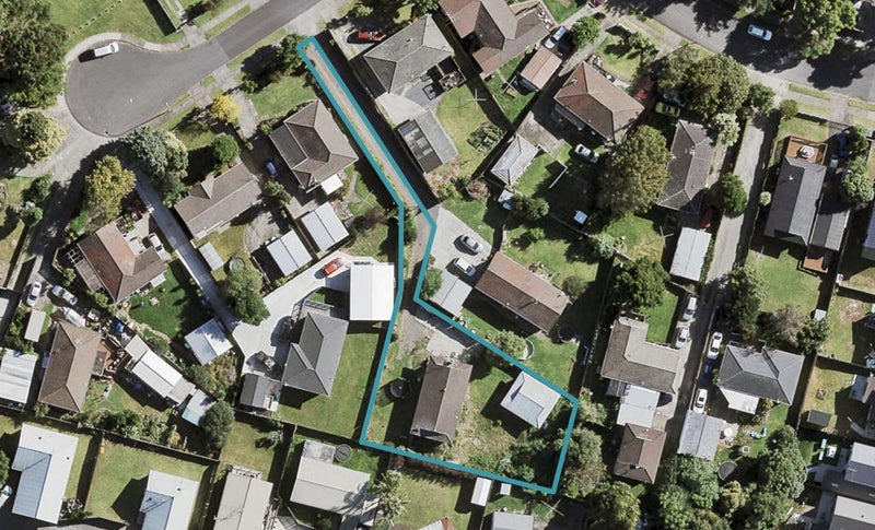 8 Joshua Place, Weymouth, Auckland - Carousel 1
