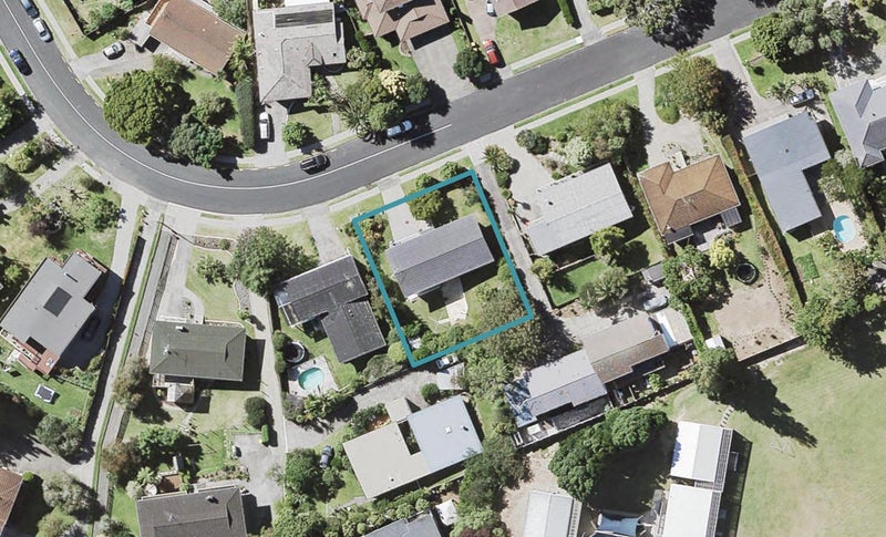 50 Mayfair Crescent, Mairangi Bay, Auckland - Carousel 1