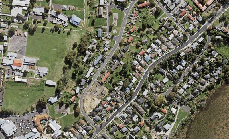 15 Cadness Street, Northcote, Auckland - Carousel 1